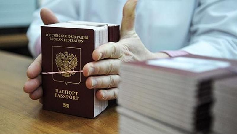 Мін'юст визнав, що жителі Криму стають "росіянами" від безвиході Мін'юст визнав, що жителі Криму стають "росіянами" від безвиході