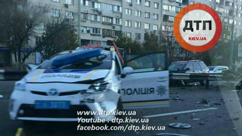 Патрульні потрапили у масштабну аварію Патрульні потрапили у масштабну аварію