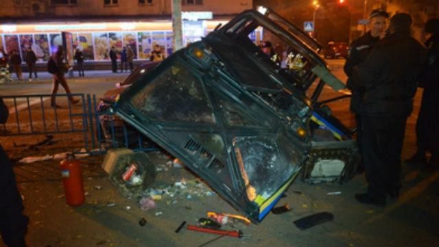 "Шкода" влетіла у міліцейське авто в Житомирі