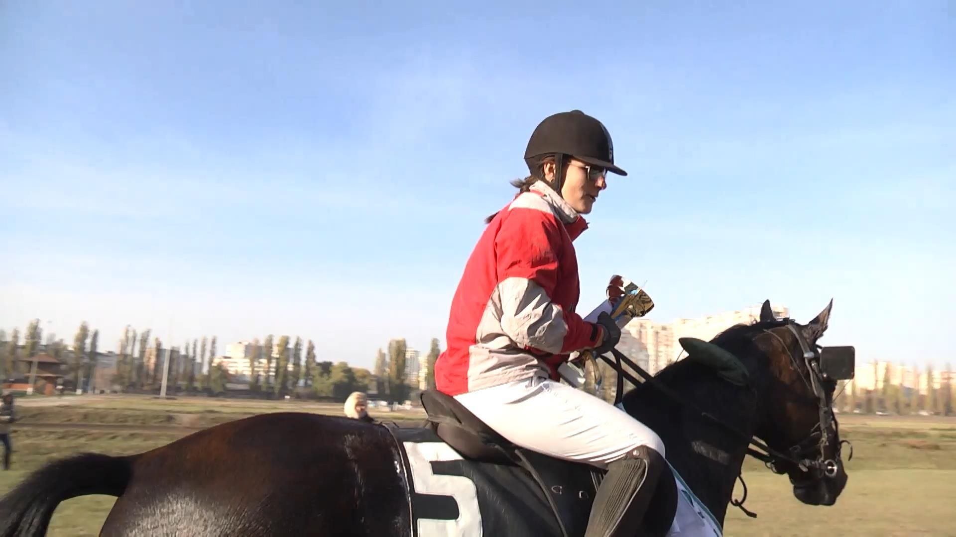 Аристократичний спорт у Києві: на іподромі відбулись останні змагання сезону Аристократичний спорт у Києві: на іподромі відбулись останні змагання сезону