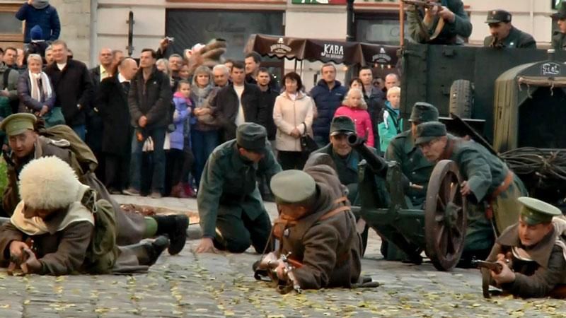 Во Львове воссоздали настоящий бой между поляками и украинцами