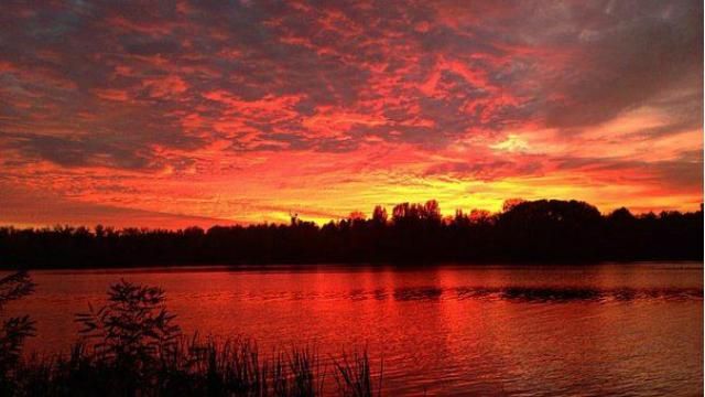 Сказочное небо над Киевом поразило сеть Сказочное небо над Киевом поразило сеть