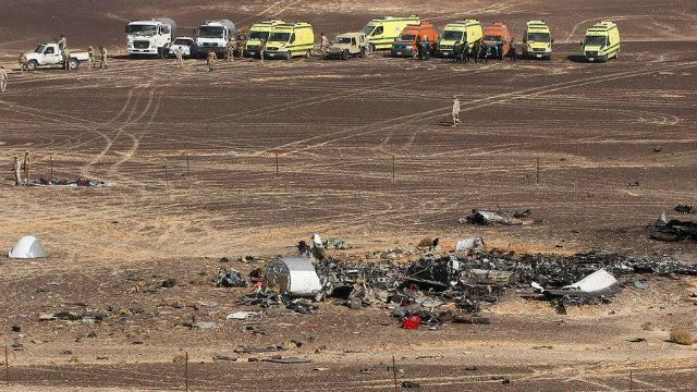 Трагедія з висоти пташиного польоту: відео з місця падіння російського літака у Єгипті