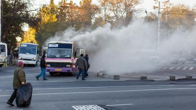 Пожар на колесах: в Симферополе загорелся пассажирский автобус