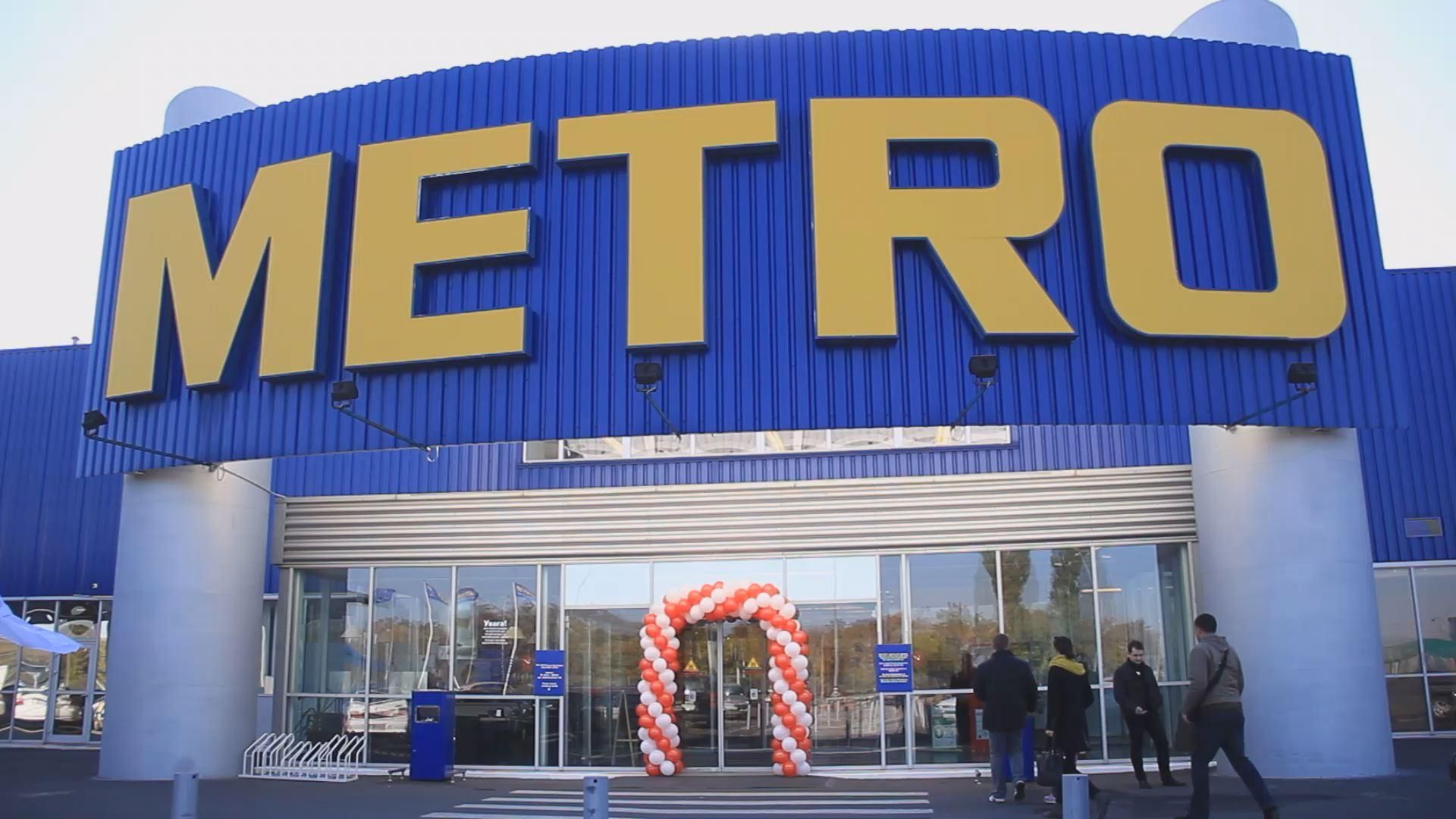 В семи торговых центрах Украины открылись концептуальные магазины одежды "METRO шкаф"