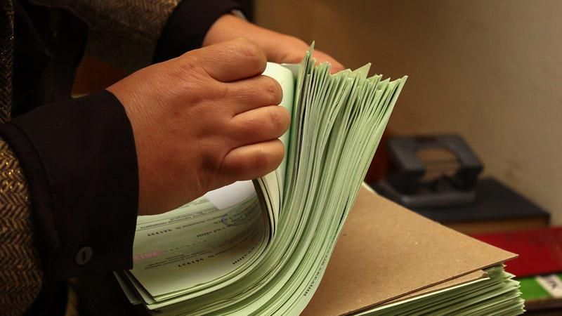 У Дніпропетровську та Черкасах офіційно оголошено другий тур виборів
