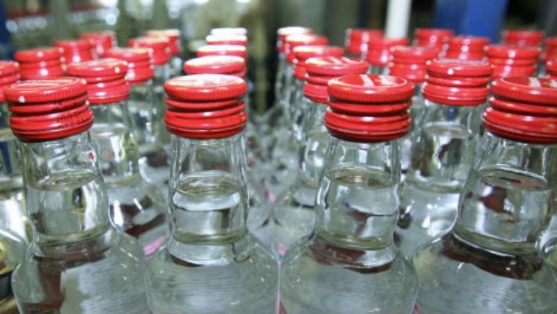 Водка убивает: на Донбассе умирают от поддельного алкоголя