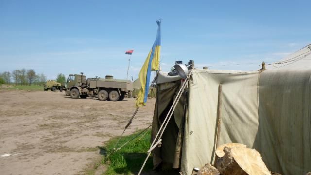 На Донбасі знову неспокійно: терористи обстріляли українських військових На Донбасі знову неспокійно: терористи обстріляли українських військових