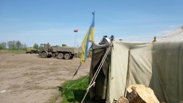 На Донбасі знову неспокійно: терористи обстріляли українських військових