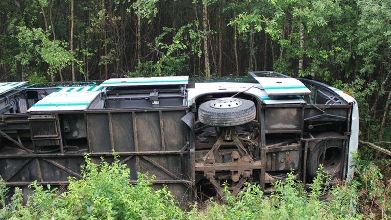 Переповнений автобус зірвався у прірву в Непалі: 30 пасажирів загинули