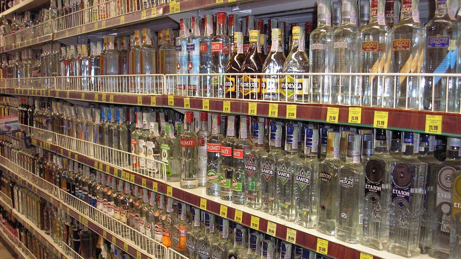 "Сухий закон": Тука заборонив продавати алкоголь військовим у Сватовому