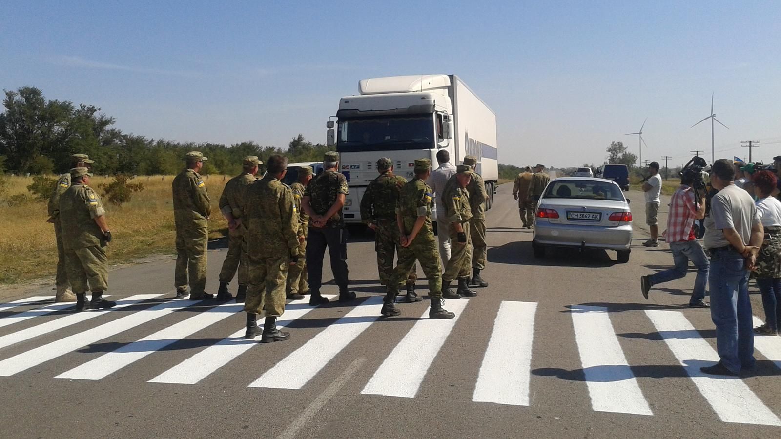 Учасники блокади готові зимувати на кордоні з анексованим Кримом