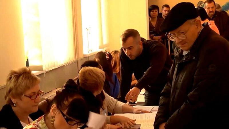 Другий тур виборів: кому українці віддадуть свої голоси