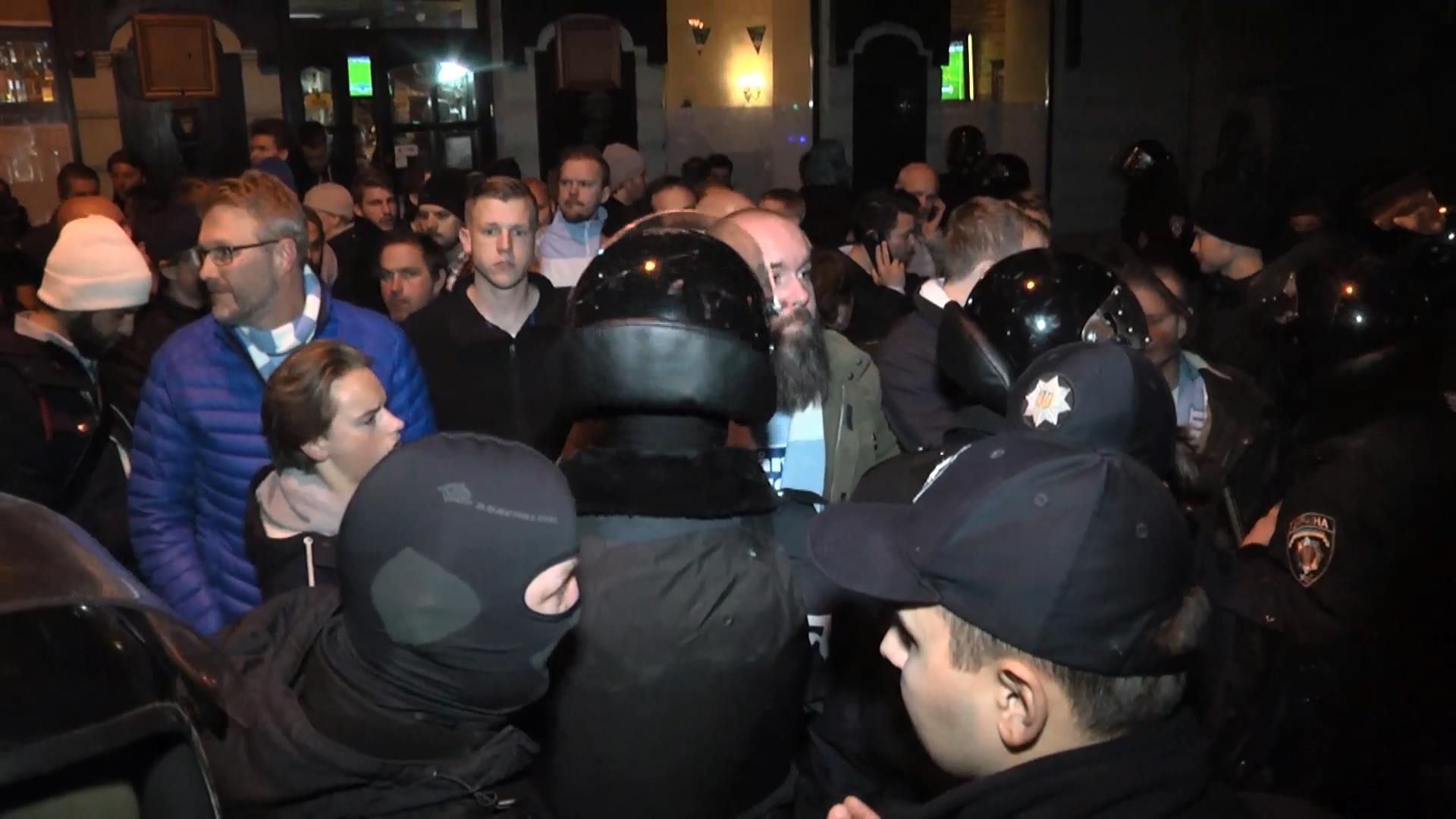 Появилось видео массовых беспорядков между фанатами "Шахтера" и "Мальме" Появилось видео массовых беспорядков между фанатами "Шахтера" и "Мальме"