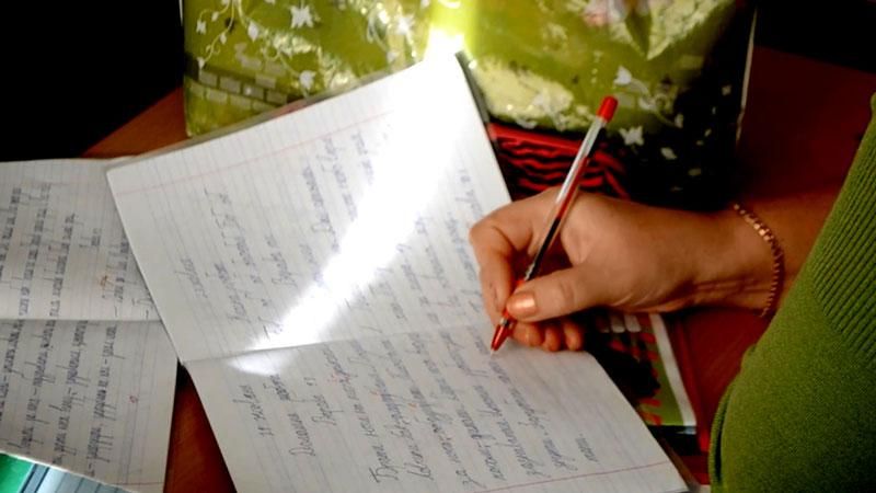 Батьки учнів просять Порошенка і Яценюка добудувати школу Батьки учнів просять Порошенка і Яценюка добудувати школу