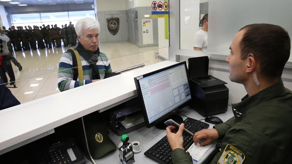 Не поліцією єдиною: в українських аеропортах з'явились нові прикордонники