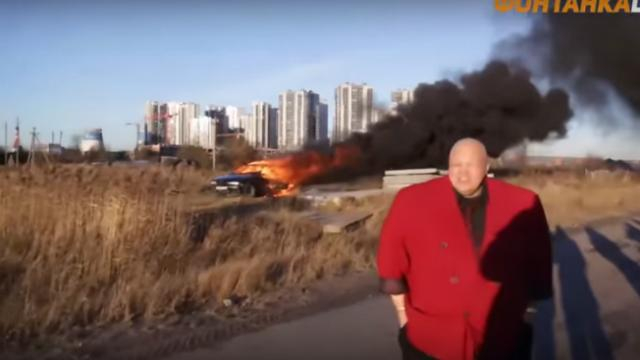 Скандальный певец показал, как "правильно" поддерживать российский автопром