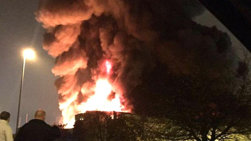 "Ад" близ Лондона. Появились жуткие кадры масштабного пожара