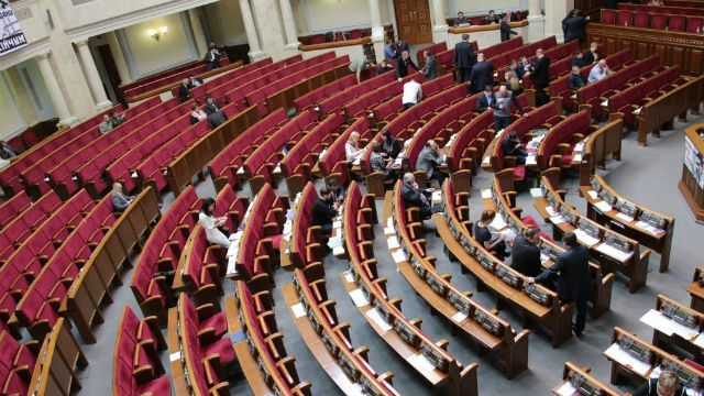 Депутати вже говорять про провал голосування за безвізові закони Депутати вже говорять про провал голосування за безвізові закони