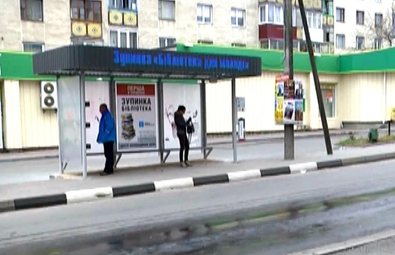 Міні-бібліотеку облаштували на одній із зупинок Тернополя Міні-бібліотеку облаштували на одній із зупинок Тернополя