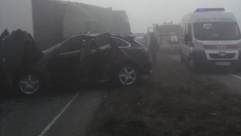 Смертельна аварія через туман: на Дніпропетровщині зіткнулись 5 машин Смертельна аварія через туман: на Дніпропетровщині зіткнулись 5 машин