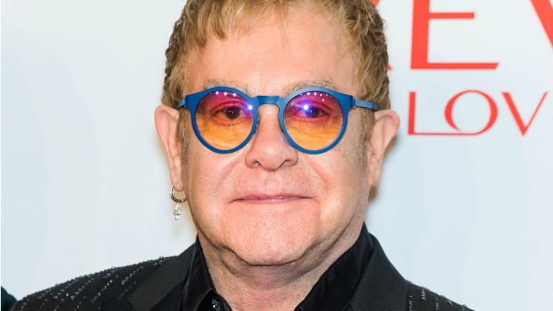 Элтон Джон хочет обсудить с Путиным геев Элтон Джон хочет обсудить с Путиным геев