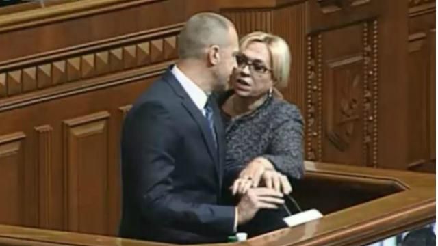 Тетерук запустил бутылку в Кужель: детали инцидента Тетерук запустил бутылку в Кужель: детали инцидента