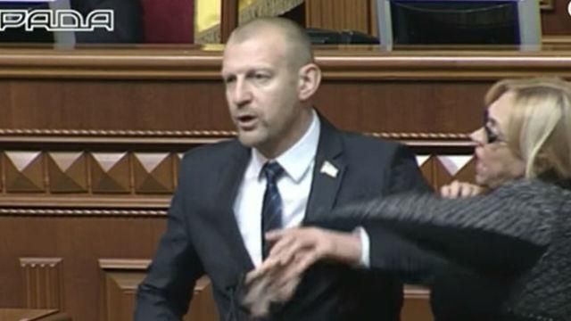 ТОП-новости. Домашний арест Корбана, провальное заседания Рады, Тетерук бросил бутылку в Кужель ТОП-новости. Домашний арест Корбана, провальное заседания Рады, Тетерук бросил бутылку в Кужель