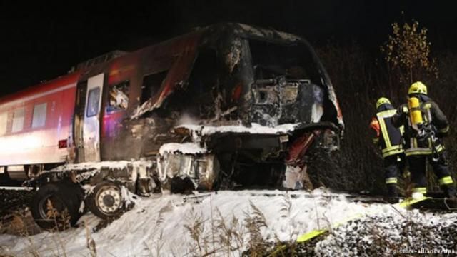 Кривава ДТП у Німеччині: потяг врізався у армійський тягач Кривава ДТП у Німеччині: потяг врізався у армійський тягач