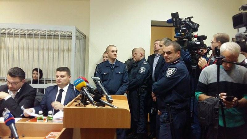 Обвинувачення просить про заставу для Лукаш Обвинувачення просить про заставу для Лукаш