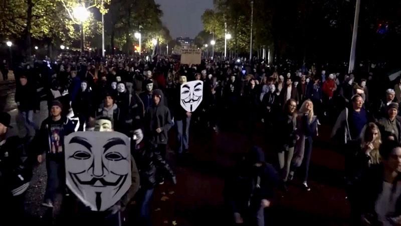 Ночь Гая Фокса в Лондоне: в массовых столкновениях ранены трое копов Ночь Гая Фокса в Лондоне: в массовых столкновениях ранены трое копов