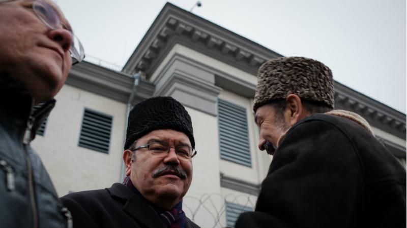 Як кримські татари пікетували посольство Росії 