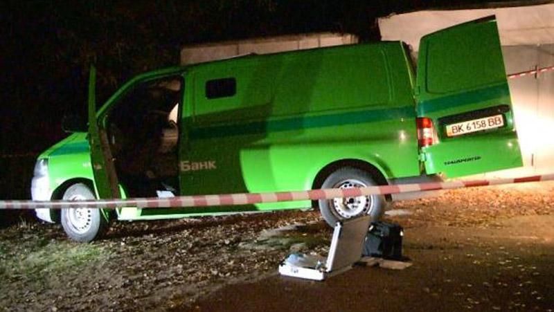 На инкассаторское авто "ПриватБанка" напали в Киеве На инкассаторское авто "ПриватБанка" напали в Киеве