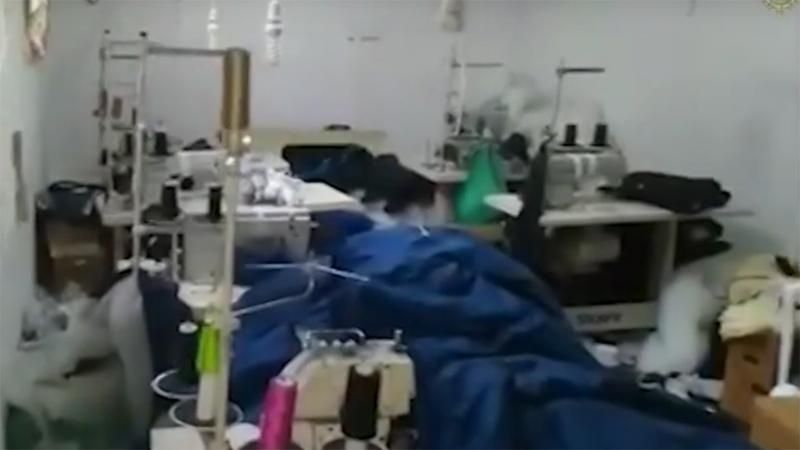 Правоохоронці викрили групу в'єтнамців, які підробляли одяг відомих брендів Правоохоронці викрили групу в'єтнамців, які підробляли одяг відомих брендів