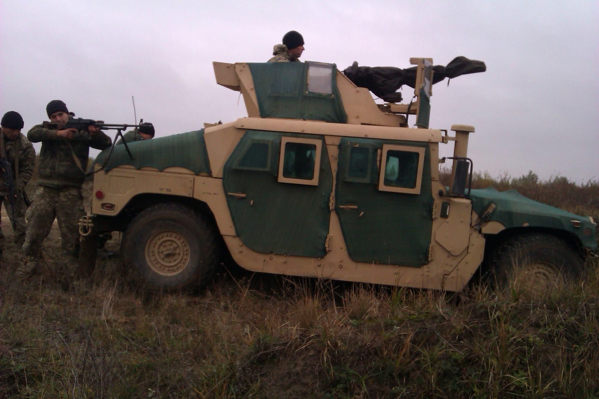 Українські десантники похвалились американськими "хамерами" Українські десантники похвалились американськими "хамерами"