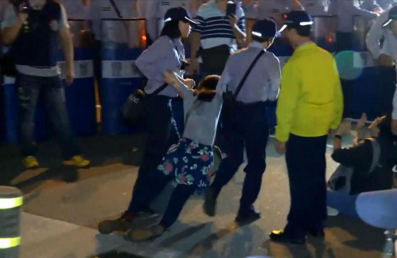 Протесты в Тайване: люди боятся стать частью Китая Протесты в Тайване: люди боятся стать частью Китая