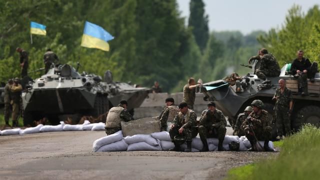 На Донбасі знову неспокійно: бойовики тричі обстріляли українських бійців