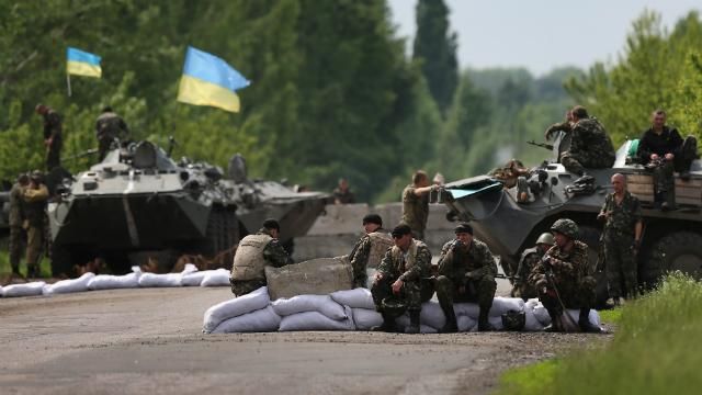 На Донбассе снова неспокойно: боевики трижды обстреляли украинских бойцов