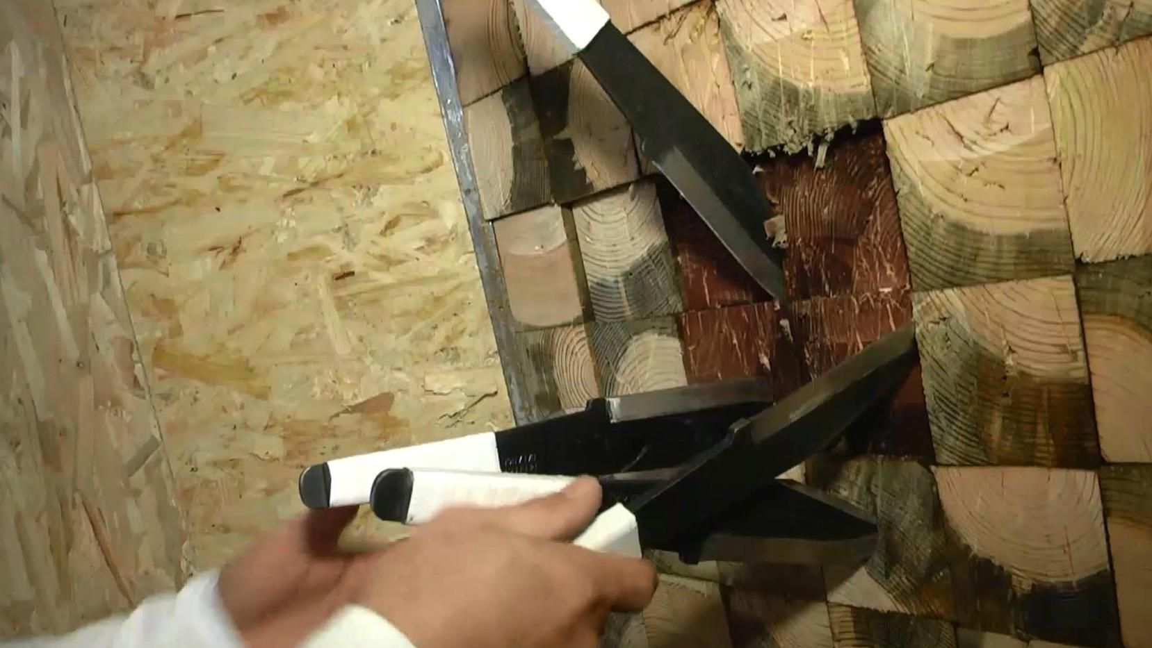 Найнеочікуваніші зразки зброї демонстрували в центрі Києва Найнеочікуваніші зразки зброї демонстрували в центрі Києва