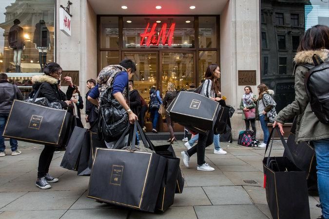 Выпуск новой коллекции Balmain и H&M в Лондоне вызвал настоящий хаос