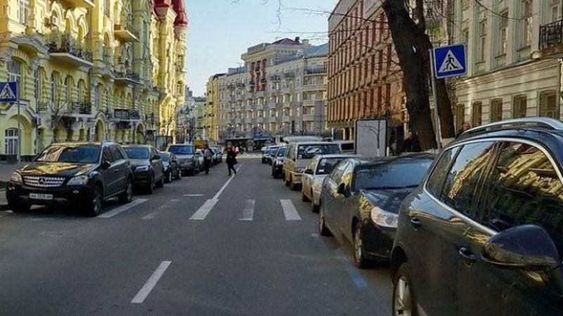 У Києві "скасують" понад 100 незаконних парковок: список адрес У Києві "скасують" понад 100 незаконних парковок: список адрес