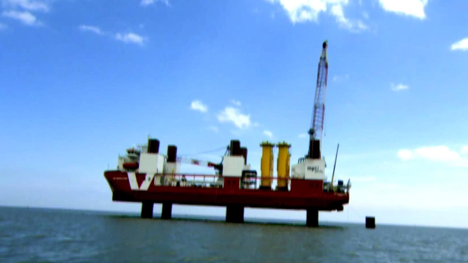 Корабель-трансформер, що стає неприступною фортецею серед моря Корабель-трансформер, що стає неприступною фортецею серед моря