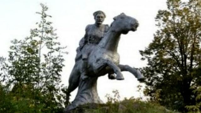 Обхитрували декомунізацію: з Чапаєва зробили козака Обхитрували декомунізацію: з Чапаєва зробили козака