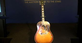 Легендарную гитару Джона Леннона продали за бешеные деньги