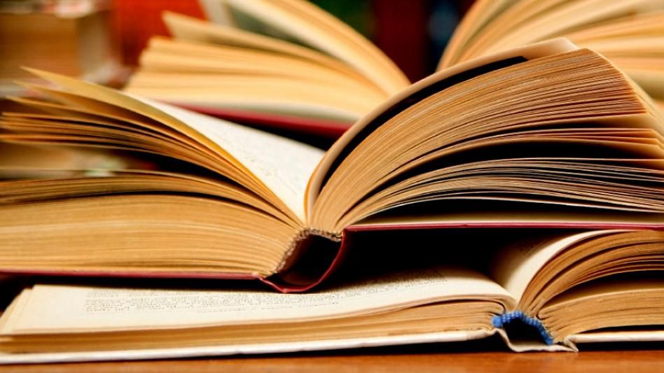 Активисты собирают книги для школ в зоне АТО Активисты собирают книги для школ в зоне АТО