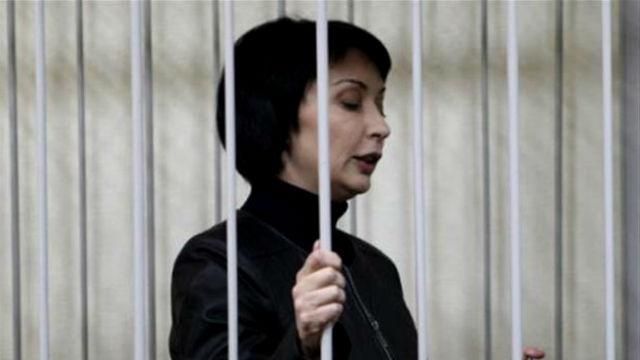 Лукаш нашлась – ей одевают браслет Лукаш нашлась – ей одевают браслет