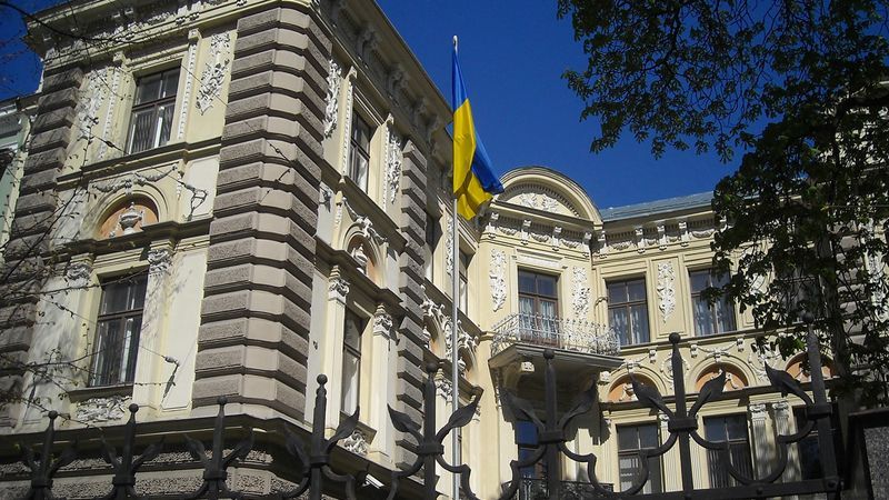 Посольство Украины в Риге пришлось эвакуировать