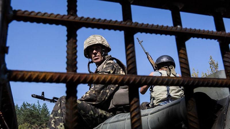 Перемирие нарушено. Должна ли Украина дальше отводить технику? Перемирие нарушено. Должна ли Украина дальше отводить технику?