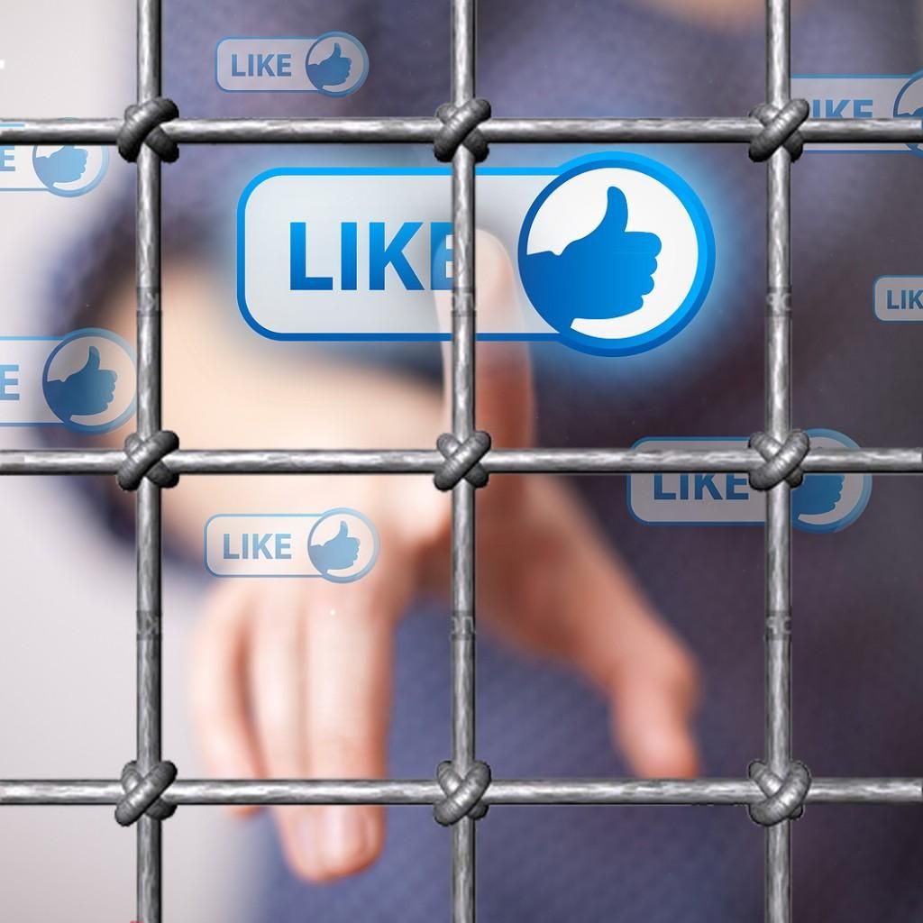 За "лайк" та "репост" у соцмережах можна сісти в тюрму на 5 років За "лайк" та "репост" у соцмережах можна сісти в тюрму на 5 років