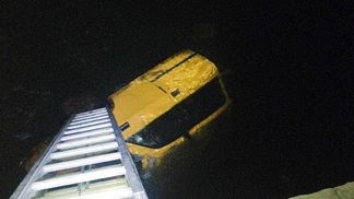 Машина впала в річку на Хмельниччині, є загиблі